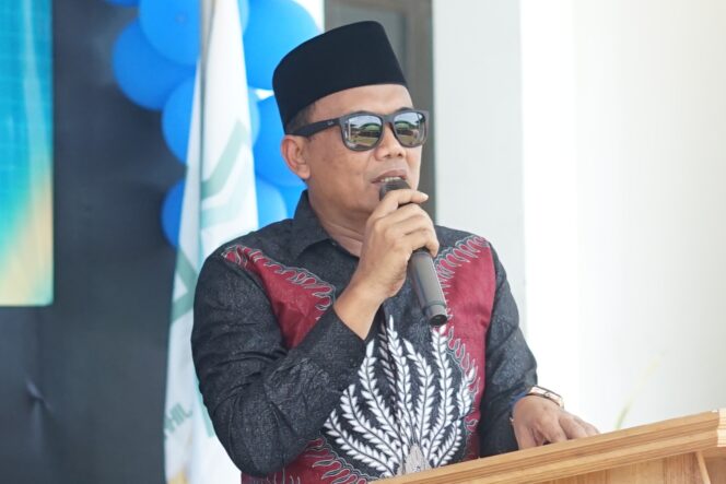 
					Nursiri memberikan sambutan pada acara pelepasan siswa-siswi kelas IX SMP Al-Jihad Ketapang, Sabtu (14/6/2025)