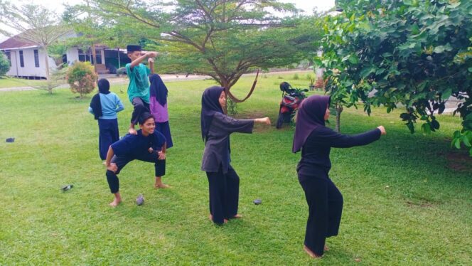 
					Siswa-Siswi SMP Al-Jihad Latihan Tari untuk Tampilkan Kreativitas di Acara Perpisahan