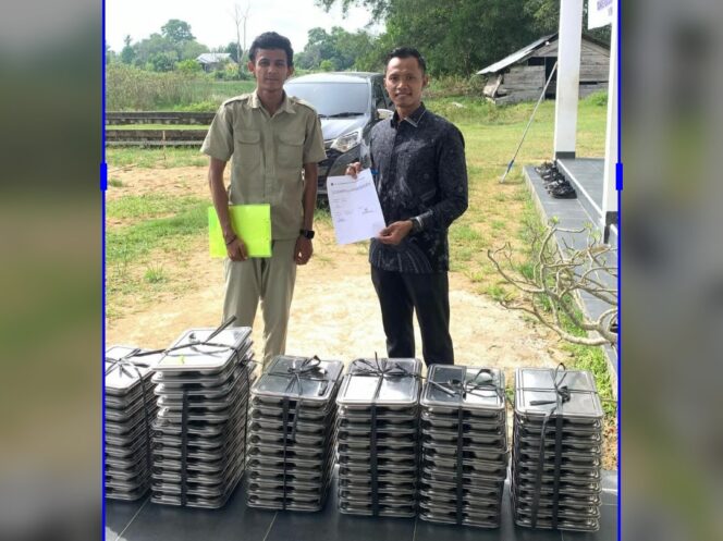 
					Penyerahan Makanan Bergizi Gratis di SMP Al-Jihad Ketapang