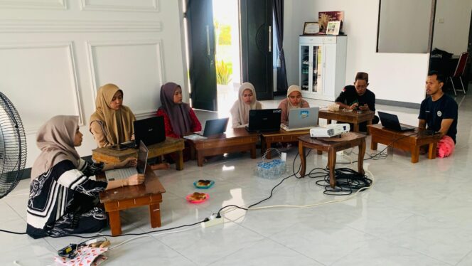 
					rapat peraiapan tim akreditasi smp aljihad ketapang